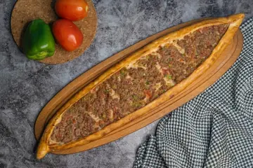 صفيحة لحم مفروم بالخضرة